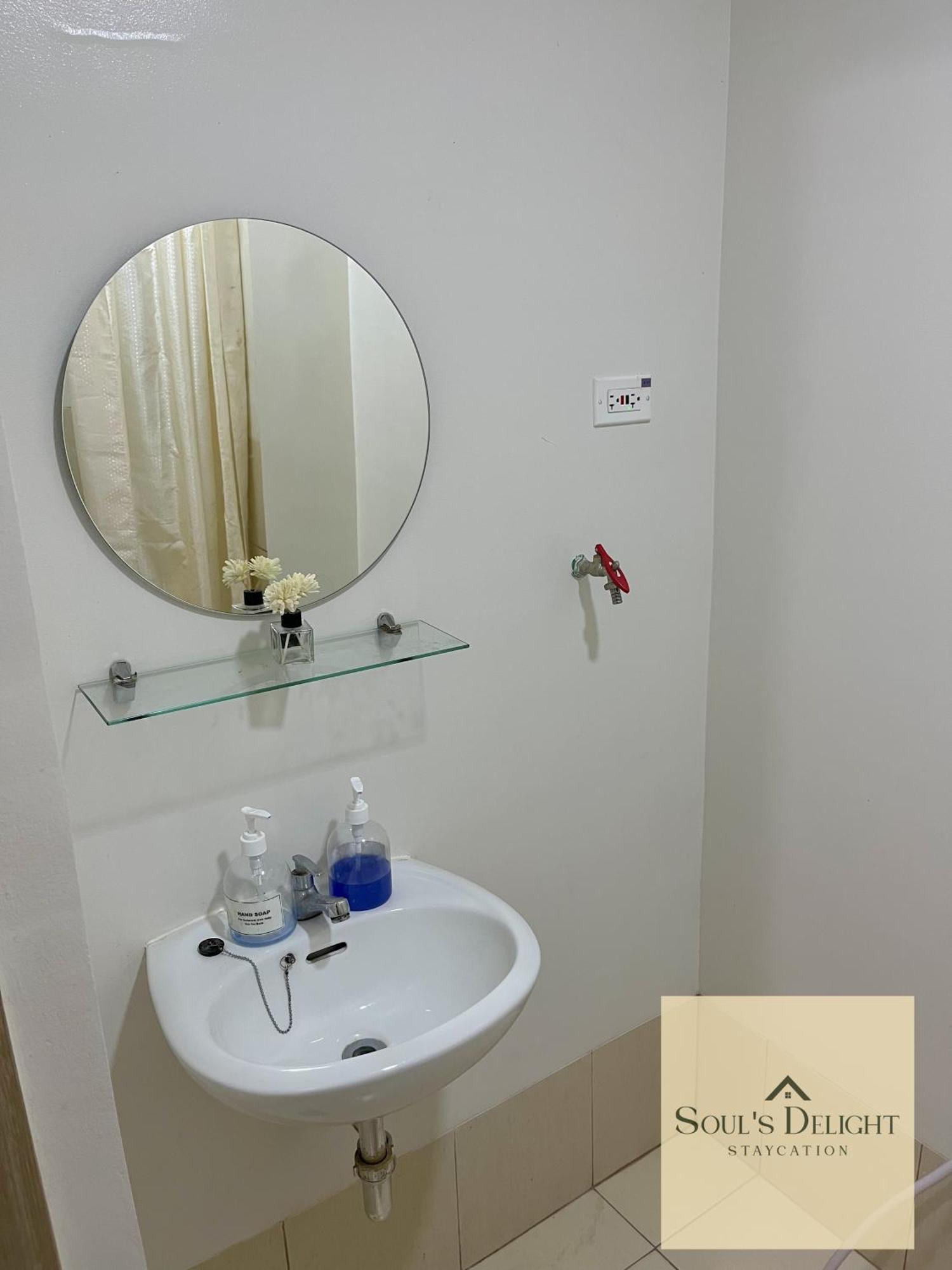 Apartment 1 Bedroom With Balcony At Qc Manila