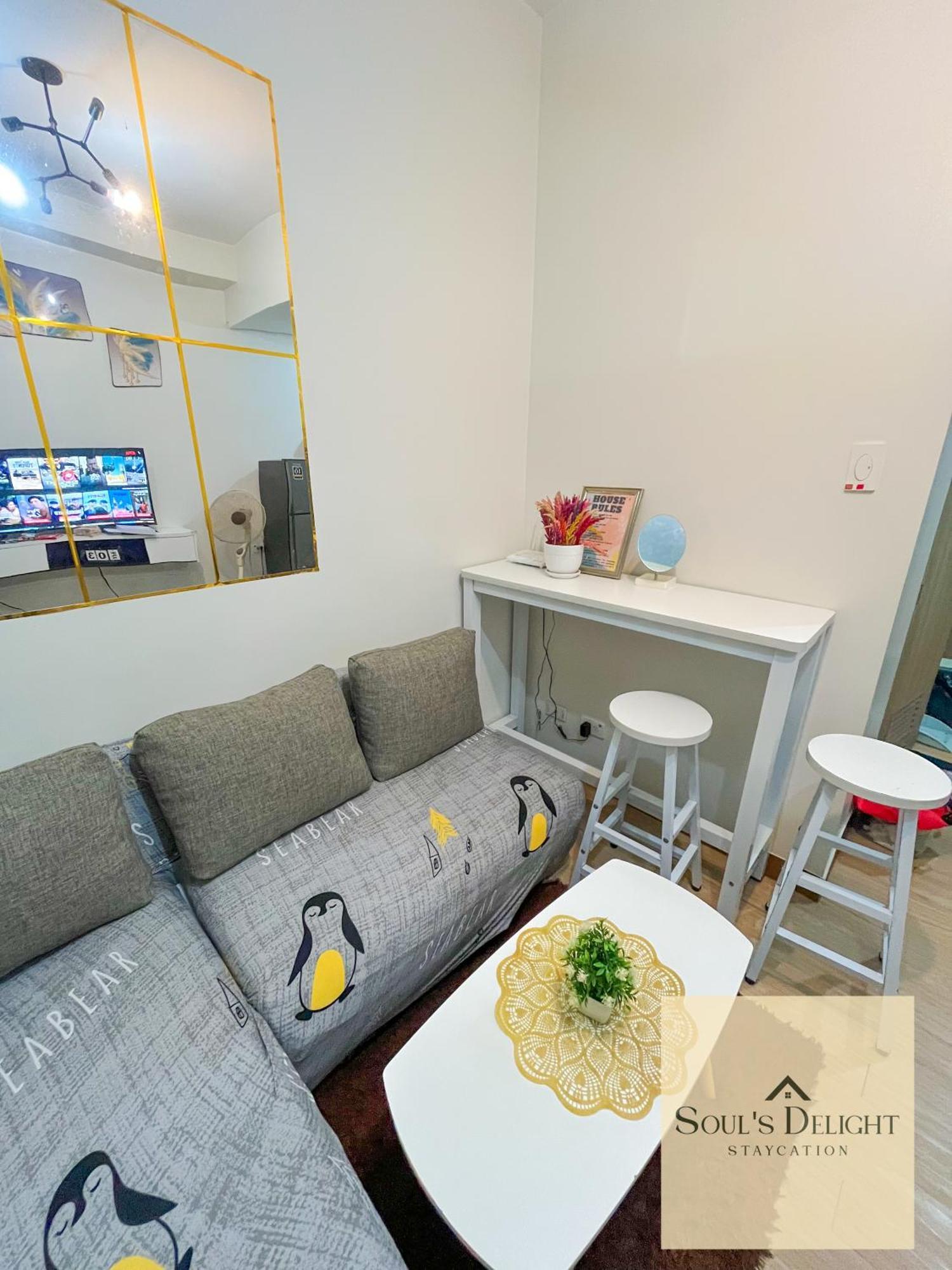 Apartment 1 Bedroom With Balcony At Qc