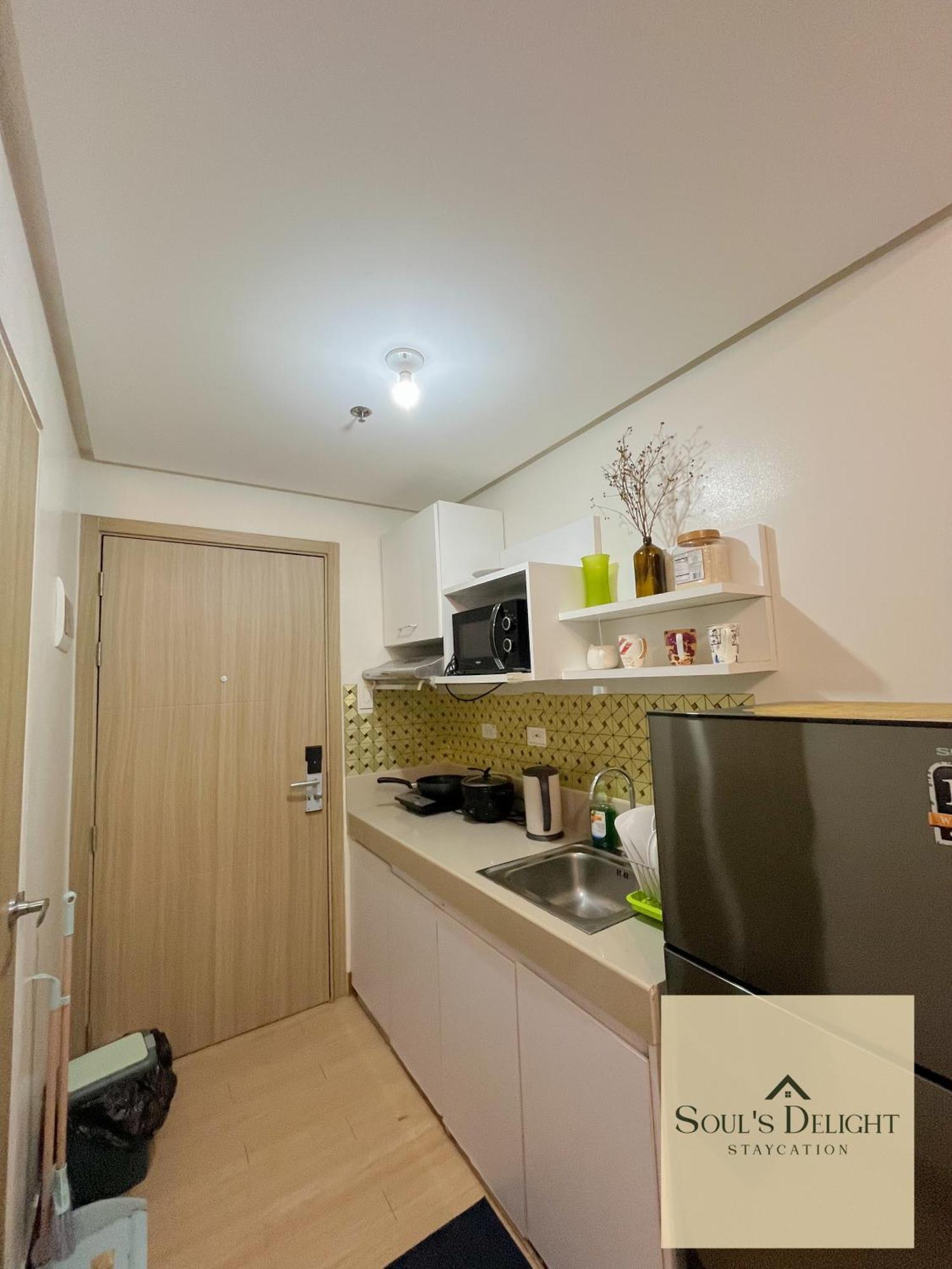Apartment 1 Bedroom With Balcony At Qc